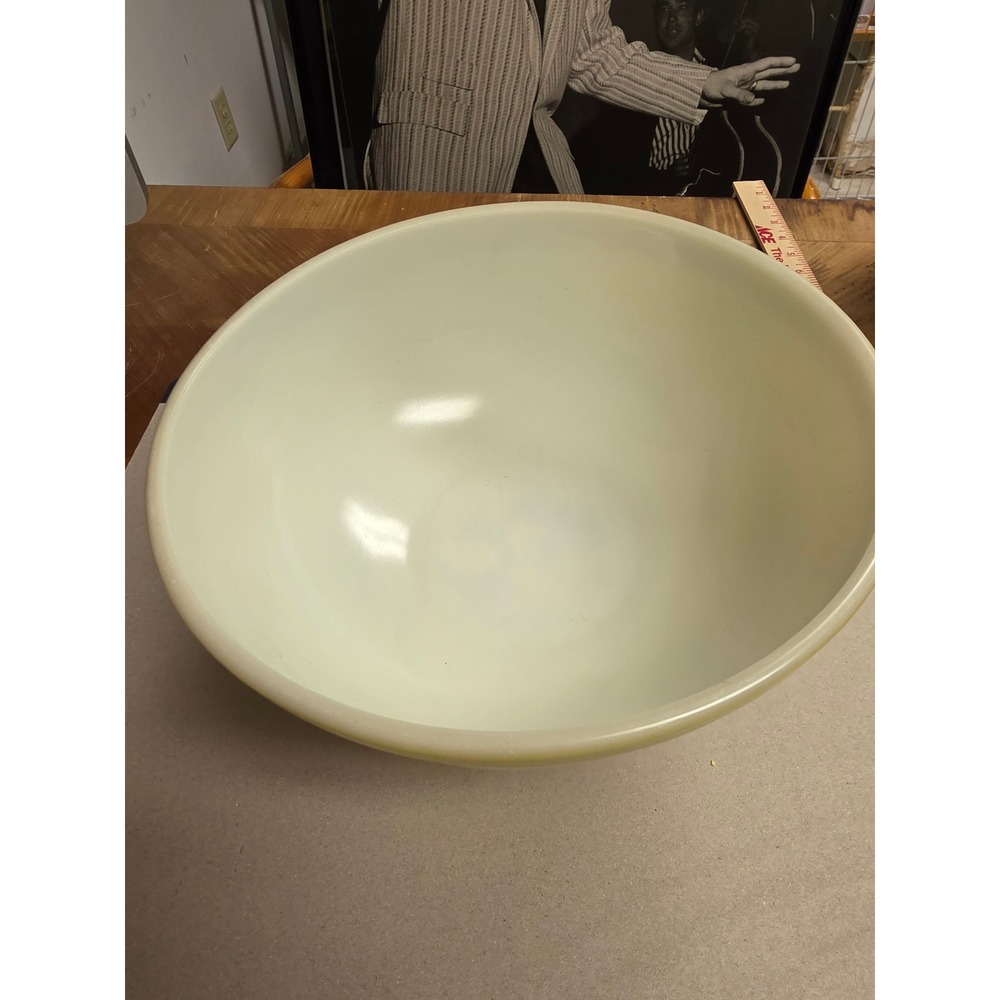 Vintage Pyrex 404 Yellow Primary Mixing Bowl 4 Quart Milk Glass 10.5 Inch - Picture 10 of 11